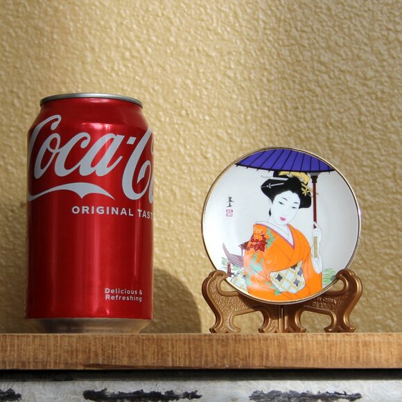 Two Vintage Geisha Girl Mini Plates with Easels Made in Japan - Picture 3 of 7